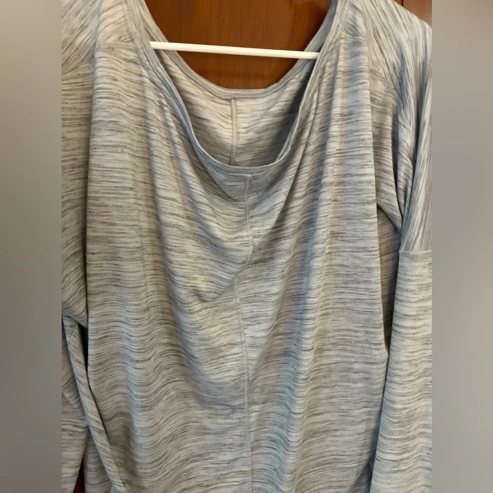 ATHLETA Women’s Essence Flow Spacedye Dolman Top Glacial Blue Anthracite Gray L - Picture 2 of 6